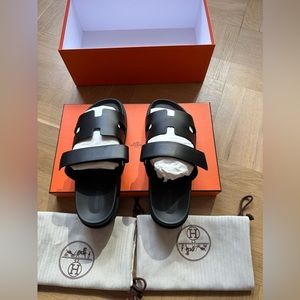 Hermes Chypre Calfskin Men’s Sandal 42.5 EU Black